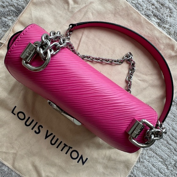 Louis Vuitton a small pink bag, looks like a new! 🩷 - Picture 13 of 15